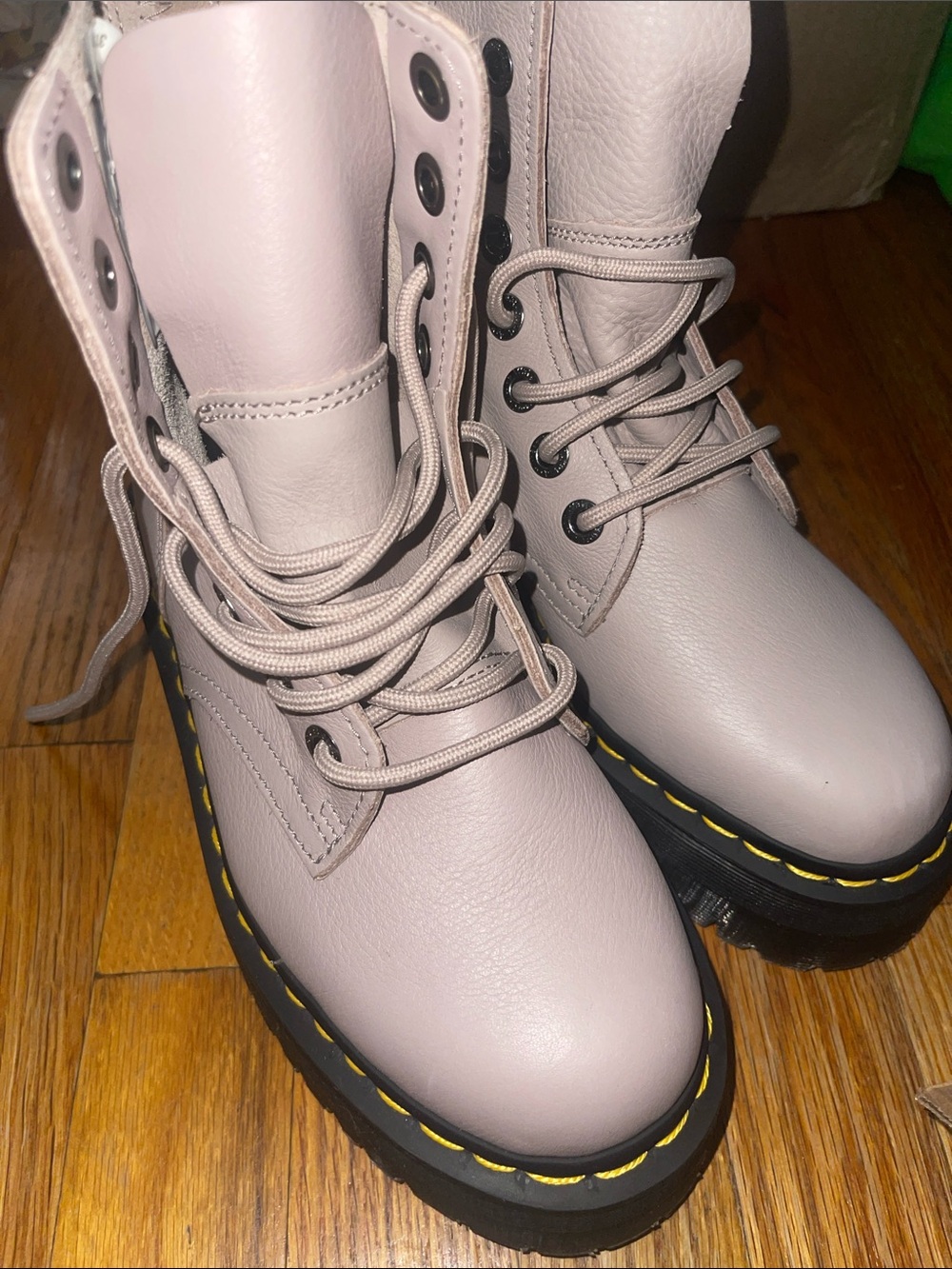 Two different size dr martens mismatched eu 38 right foot and eu 39 left Jadon